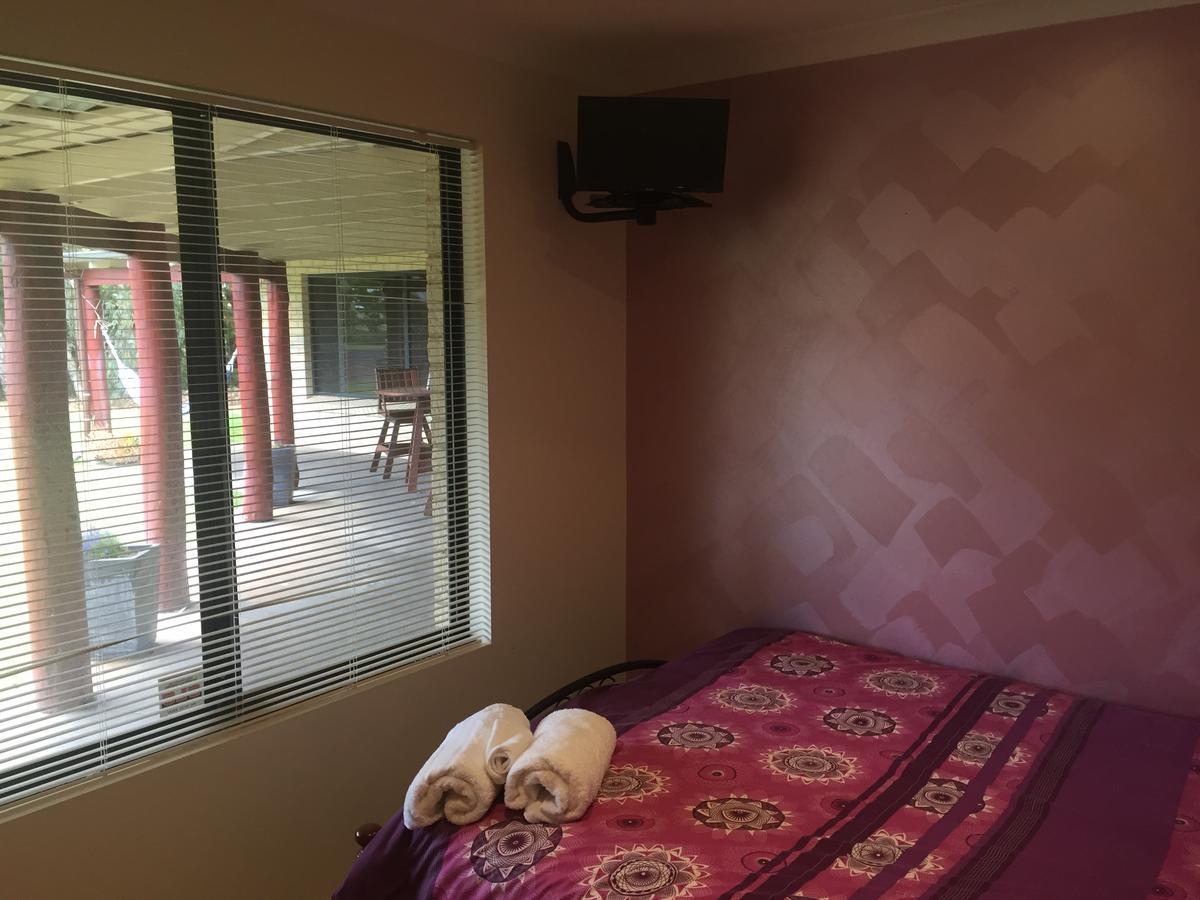 Kalgaritch Shortstay Accomodation Бъселтън Екстериор снимка